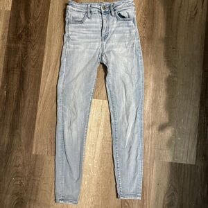 American Eagle light denim blue jeans